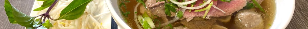 1. Combo Beef Noodle Soup / Pho Đặc Biệt