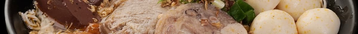29. Bún Riêu/Crab Meat, Shrimp, Tofu, Prawn, Pork Leg, BloodJelly& Tomato w Thin RiceVermicelli Soup