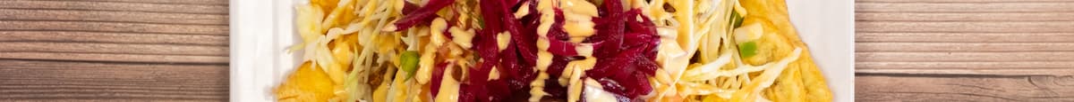 Tajadas con Pollo Frito / Sliced Plantains with Fried Chicken
