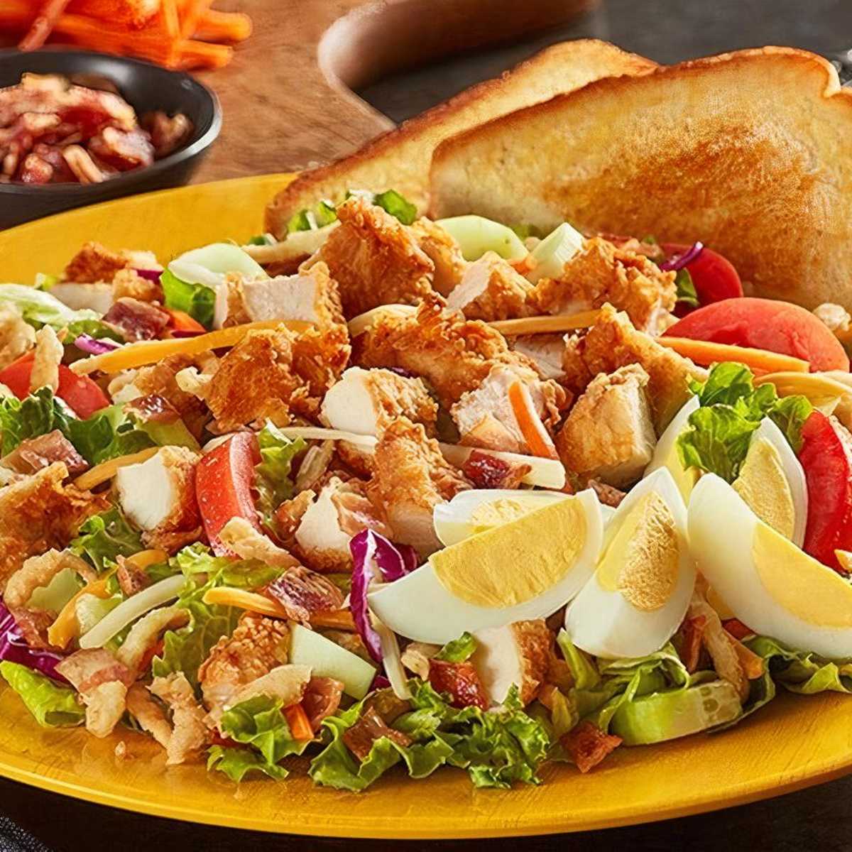 zaxby's cobb salad calories