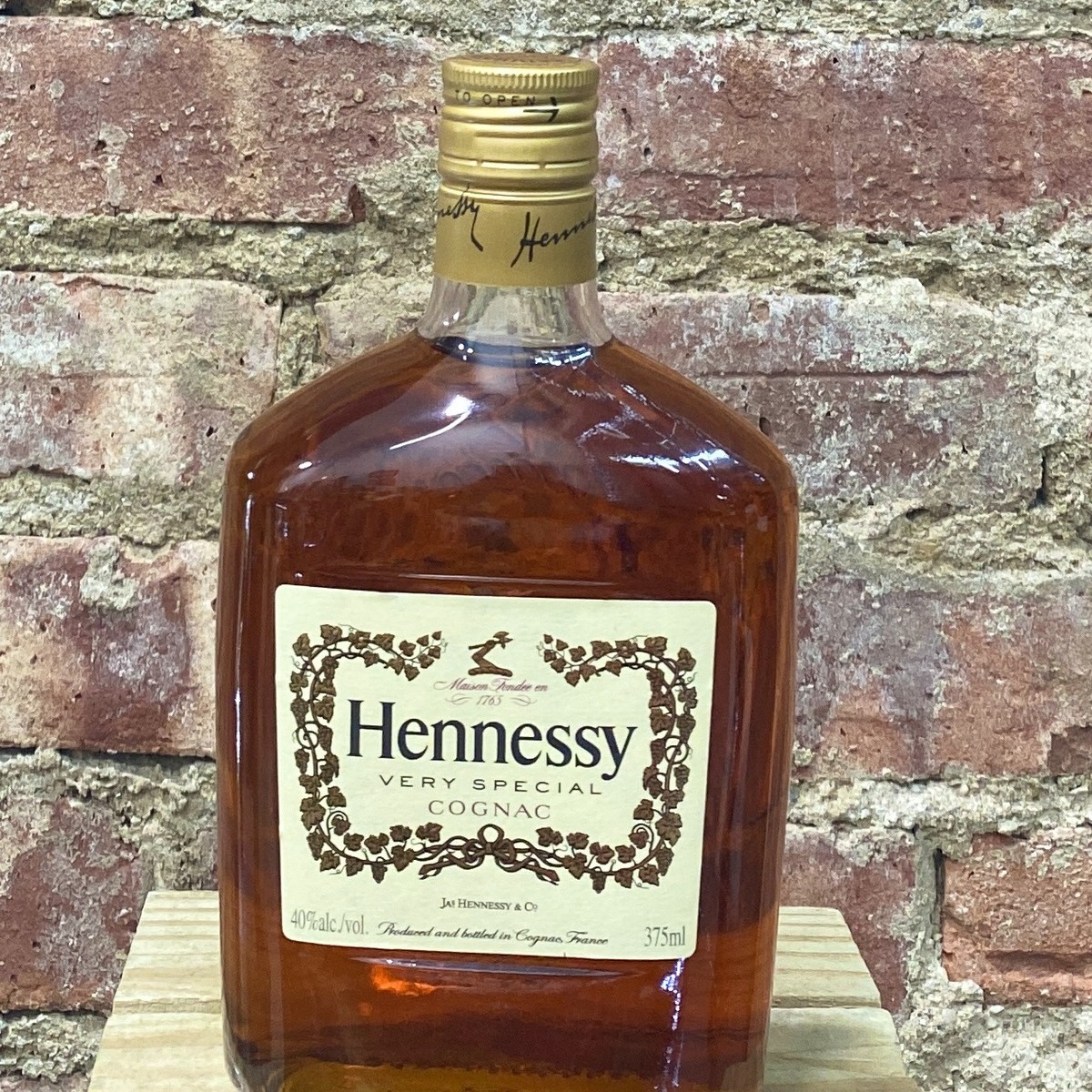 Hennessy Vs Cognac 1.75L – Chambers Wine & Liquor