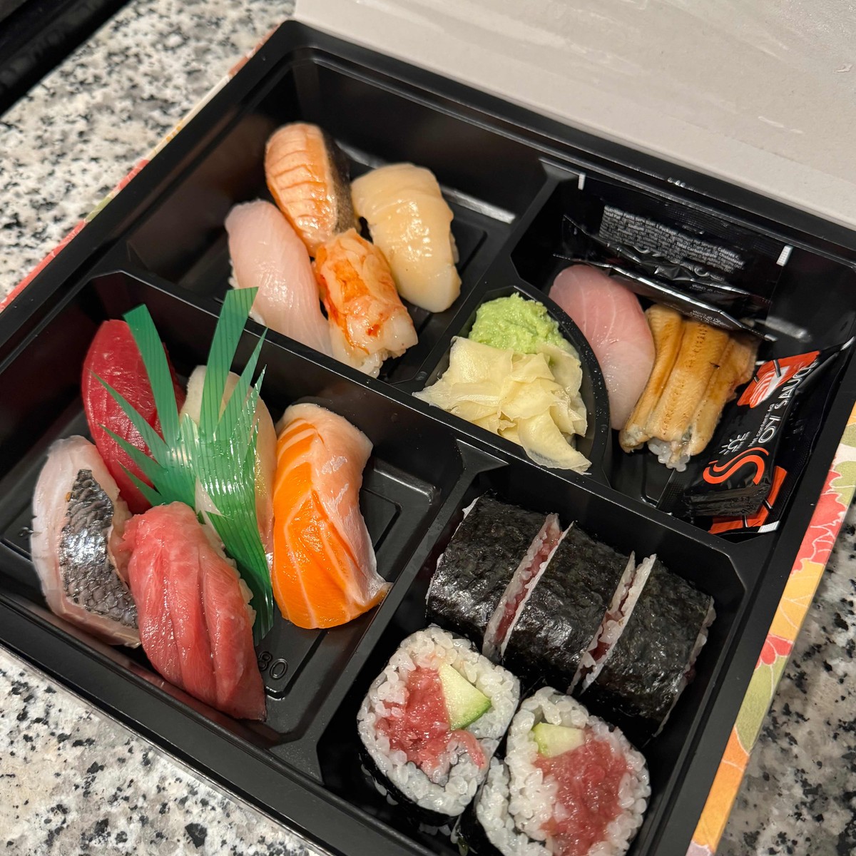 Assorted sushi set 11pcs