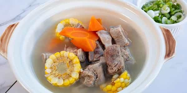 Sweet Corn & Carrot in Pork Rib Soup