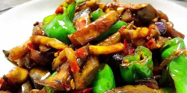 Stir Fried Sliced Eggplant with Green Pepper & Pork Rice Bowl