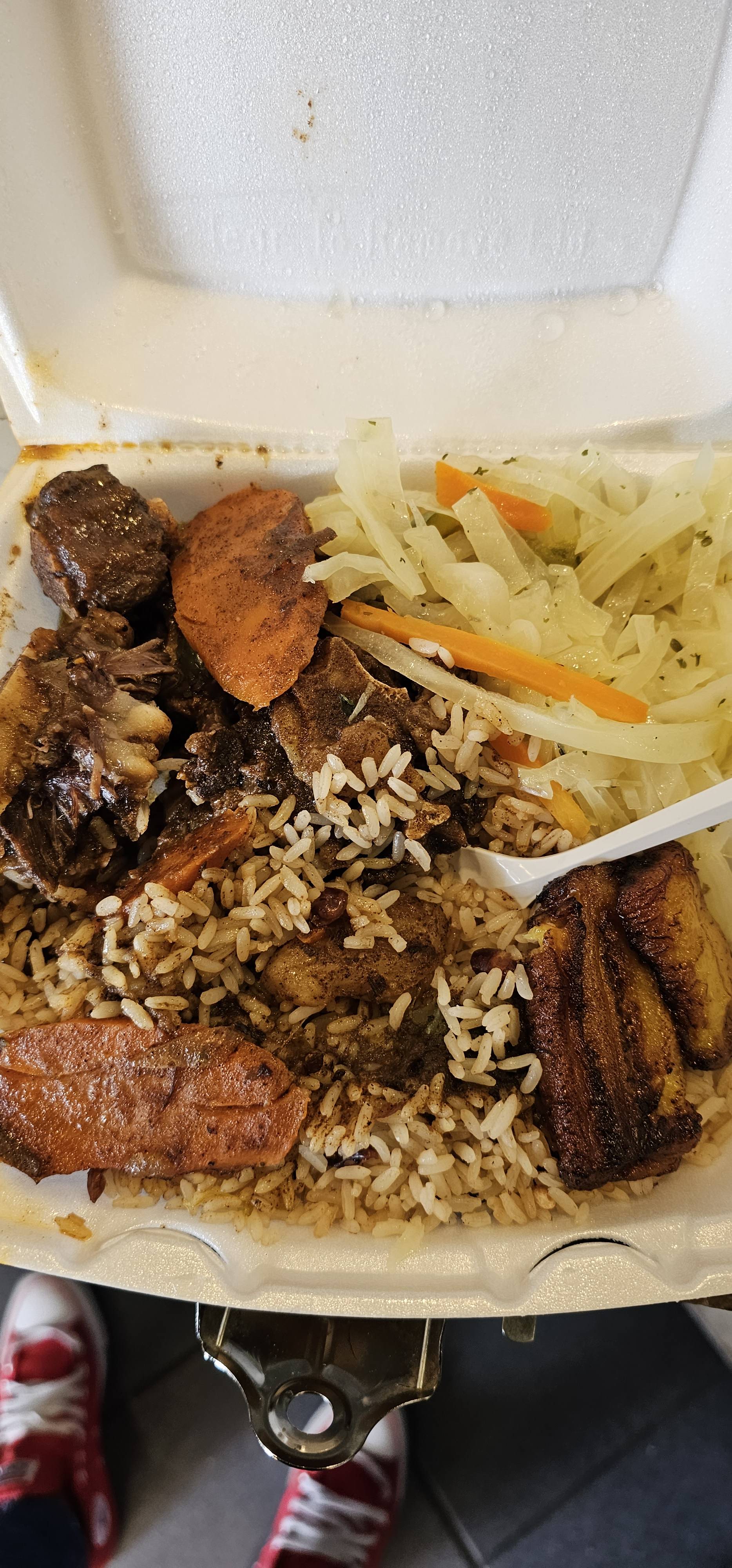 How to get to Camy's Caribbean Mart & Eatery in Lyndhurst by Bus?